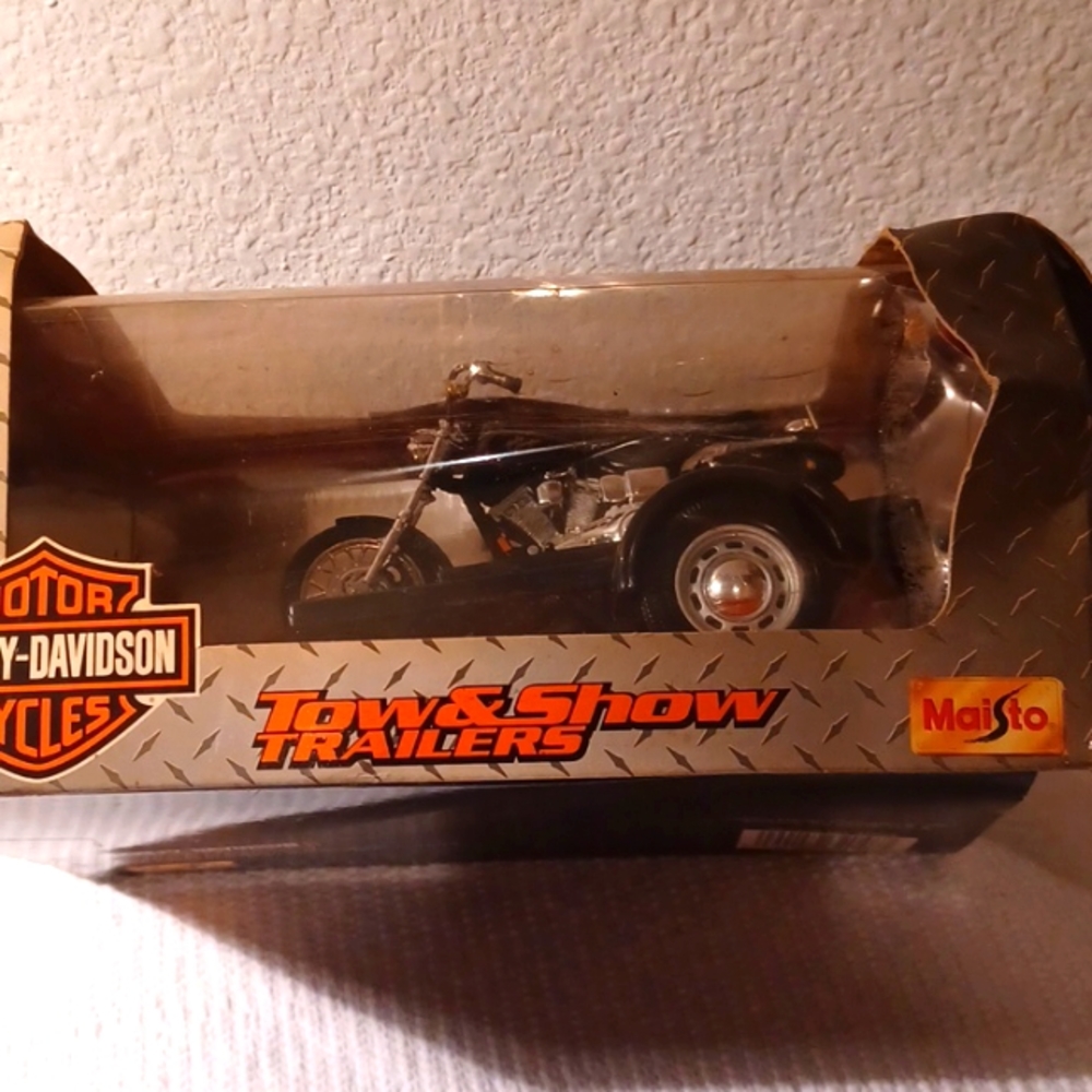 Tow & Show Trailers by Maisto Harley  Davidson 2002